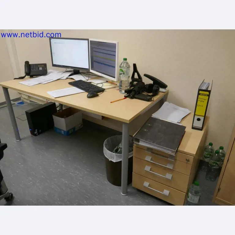 Medizinisch technische Geräte, Einrichtung und Mobiliar eines Krankenhauses-2