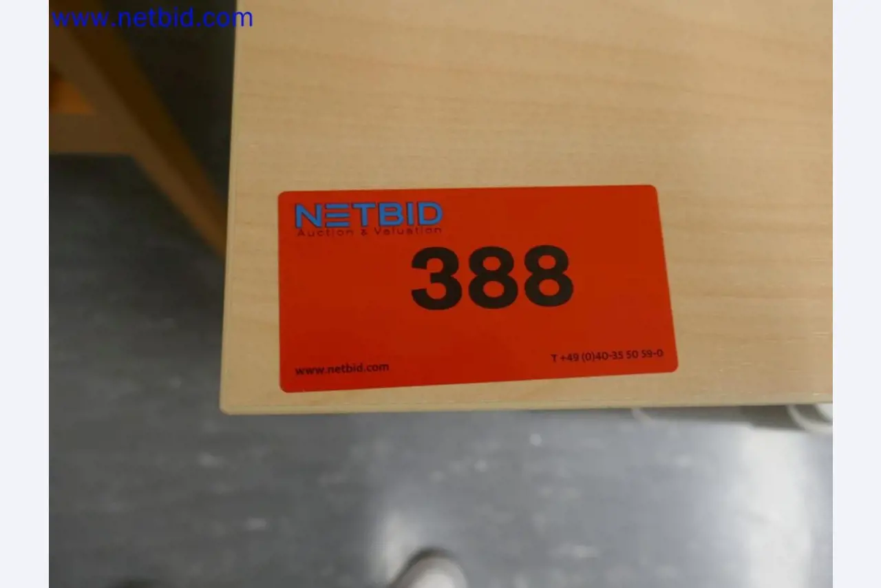 Medizinisch technische Geräte, Einrichtung und Mobiliar eines Krankenhauses-5