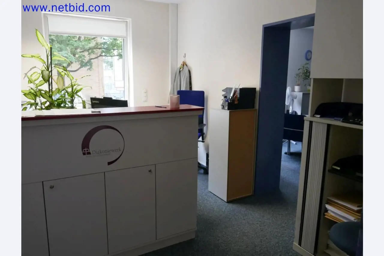 Dispositivos técnicos médicos, equipos y mobiliario de un hospital-2