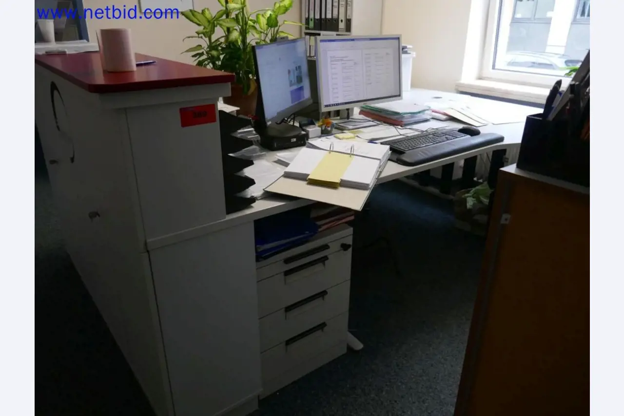 Dispositivos técnicos médicos, equipos y mobiliario de un hospital-3