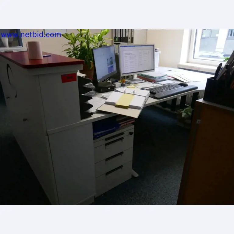 Dispositivos técnicos médicos, equipos y mobiliario de un hospital-3