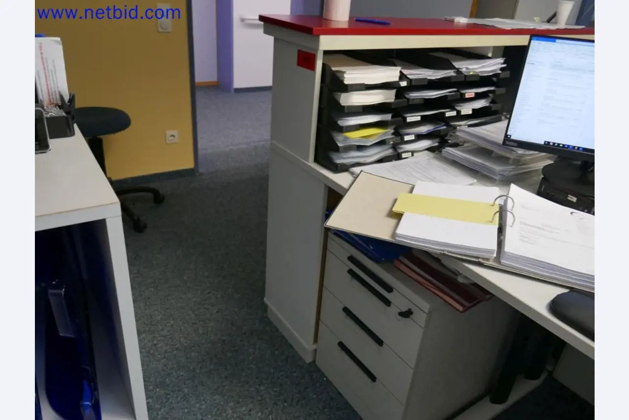 Dispositivos técnicos médicos, equipos y mobiliario de un hospital-5