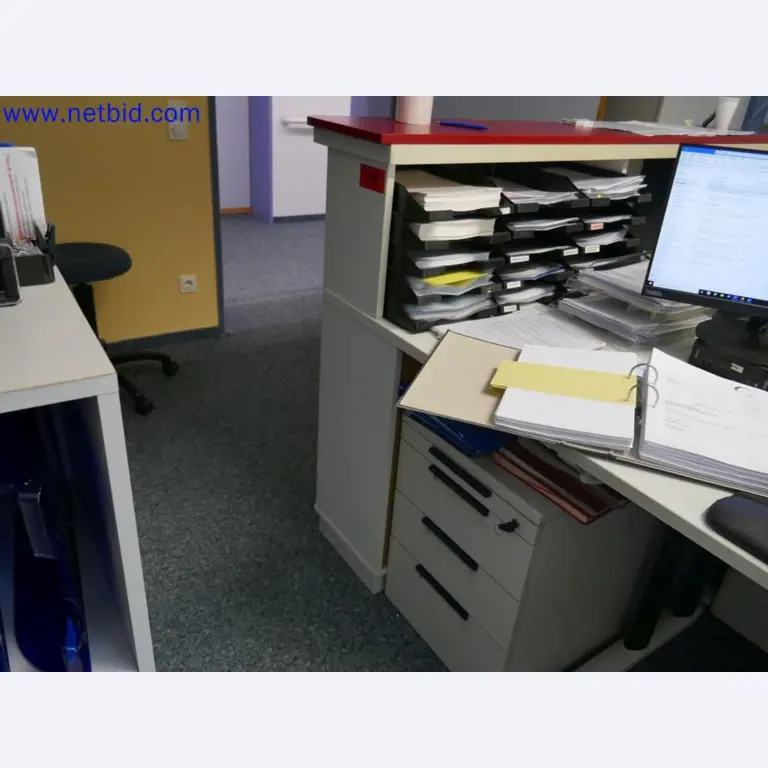 Dispositivos técnicos médicos, equipos y mobiliario de un hospital-5