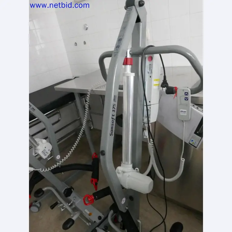 Medizinisch technische Geräte, Einrichtung und Mobiliar eines Krankenhauses-4