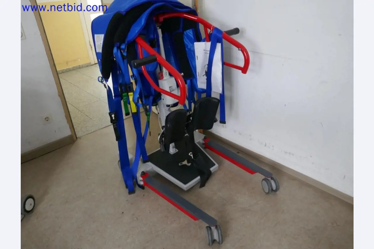 Medizinisch technische Geräte, Einrichtung und Mobiliar eines Krankenhauses-5