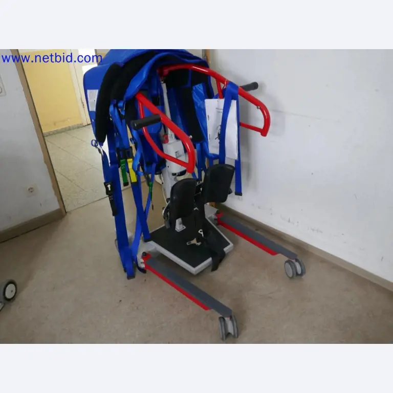 Medizinisch technische Geräte, Einrichtung und Mobiliar eines Krankenhauses-5