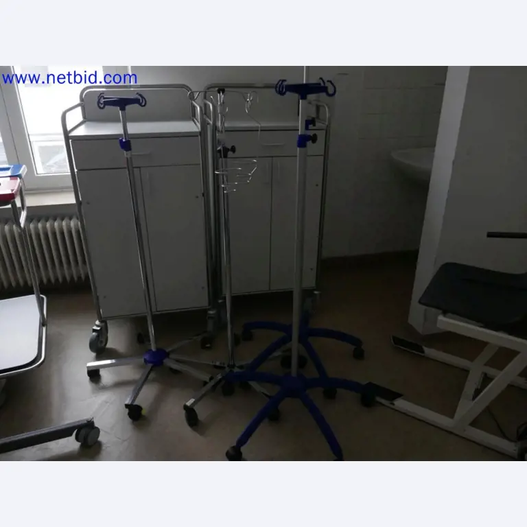 Medizinisch technische Geräte, Einrichtung und Mobiliar eines Krankenhauses-6