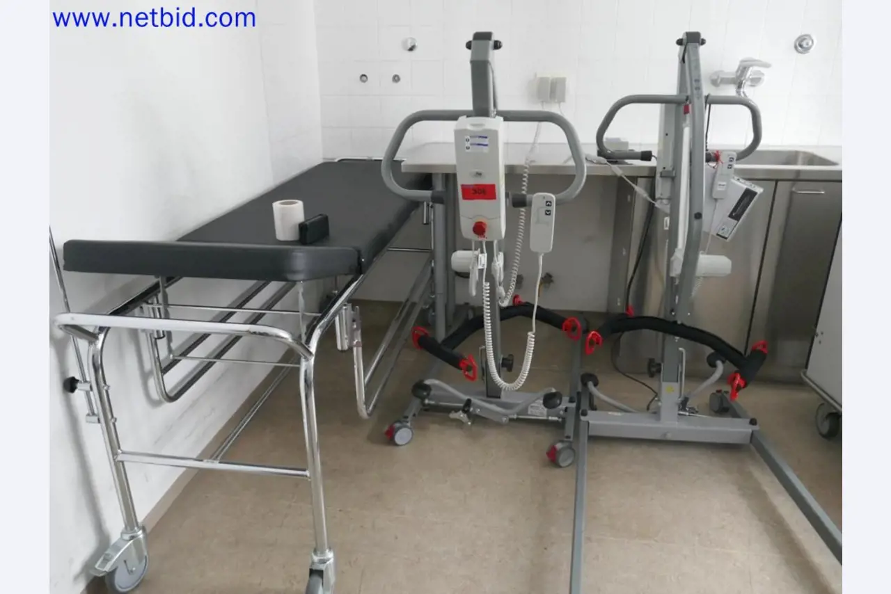 Medizinisch technische Geräte, Einrichtung und Mobiliar eines Krankenhauses-9