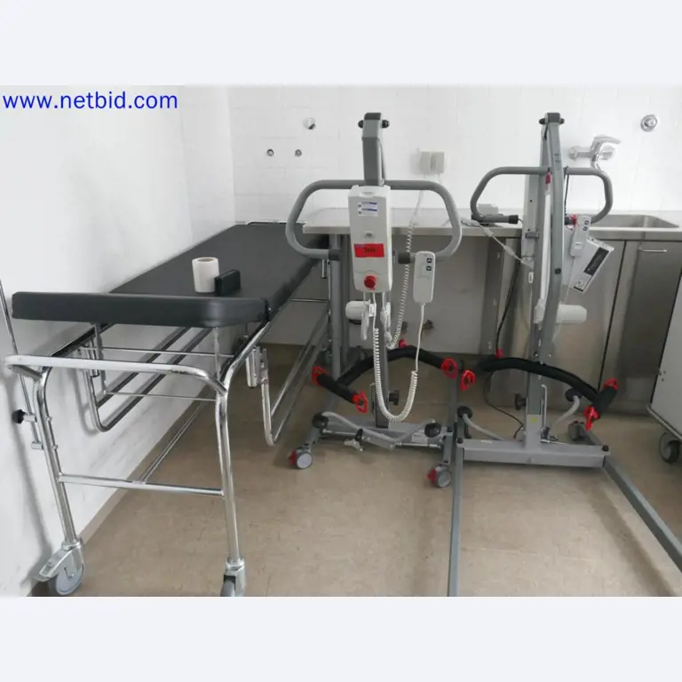 Medizinisch technische Geräte, Einrichtung und Mobiliar eines Krankenhauses-9