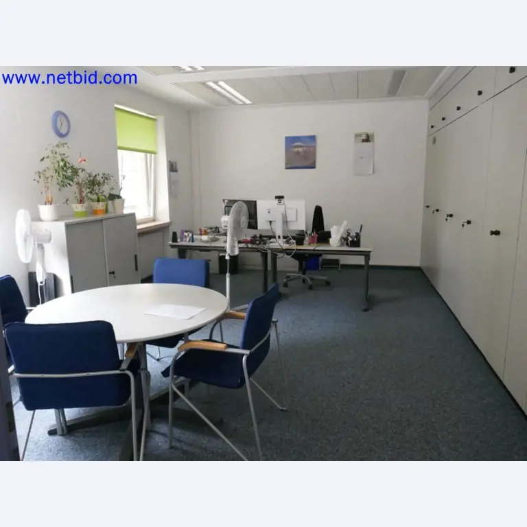 Dispositivos técnicos médicos, equipos y mobiliario de un hospital-1