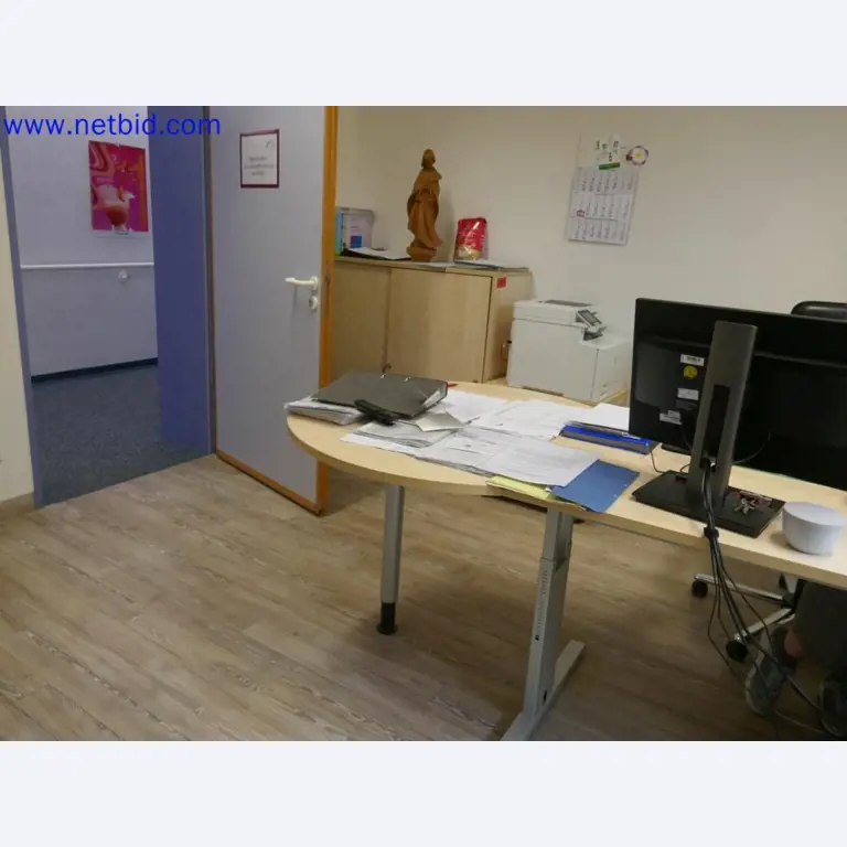 Dispositivos técnicos médicos, equipos y mobiliario de un hospital-10