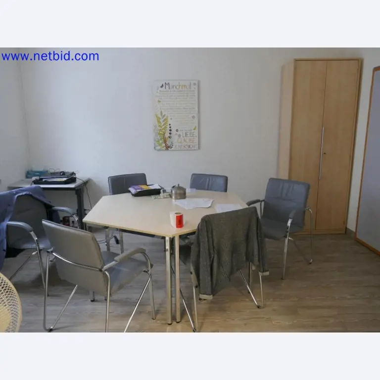 Dispositivos técnicos médicos, equipos y mobiliario de un hospital-2