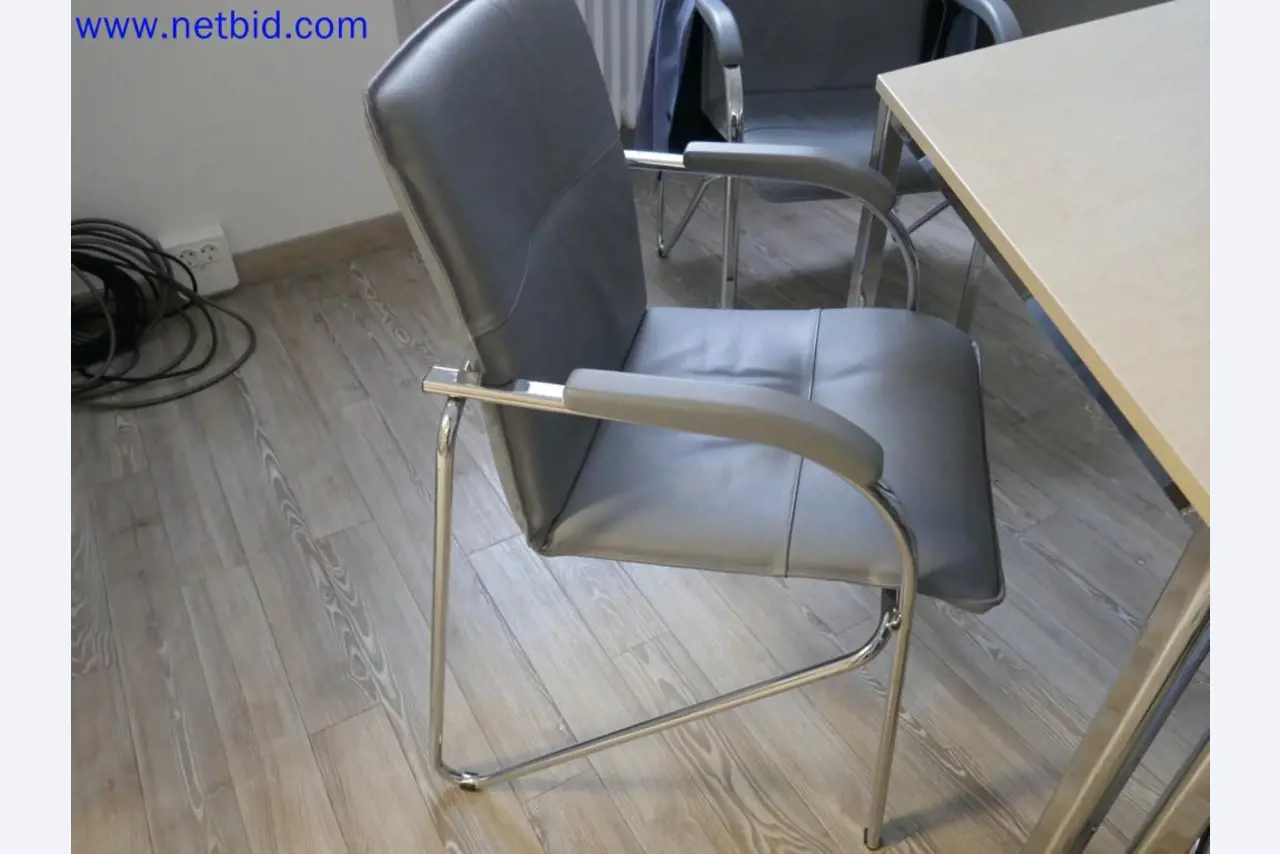 Dispositivos técnicos médicos, equipos y mobiliario de un hospital-9