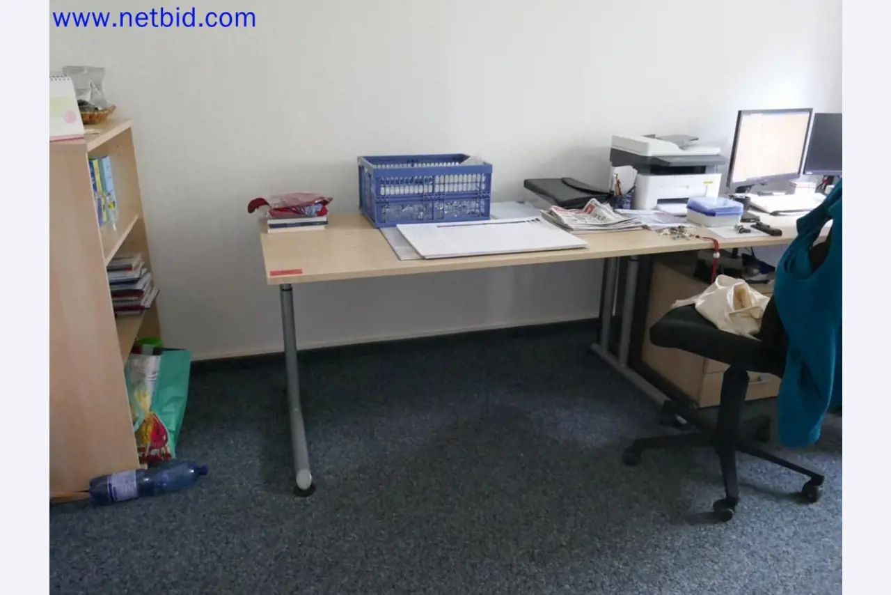 Dispositivos técnicos médicos, equipos y mobiliario de un hospital-1