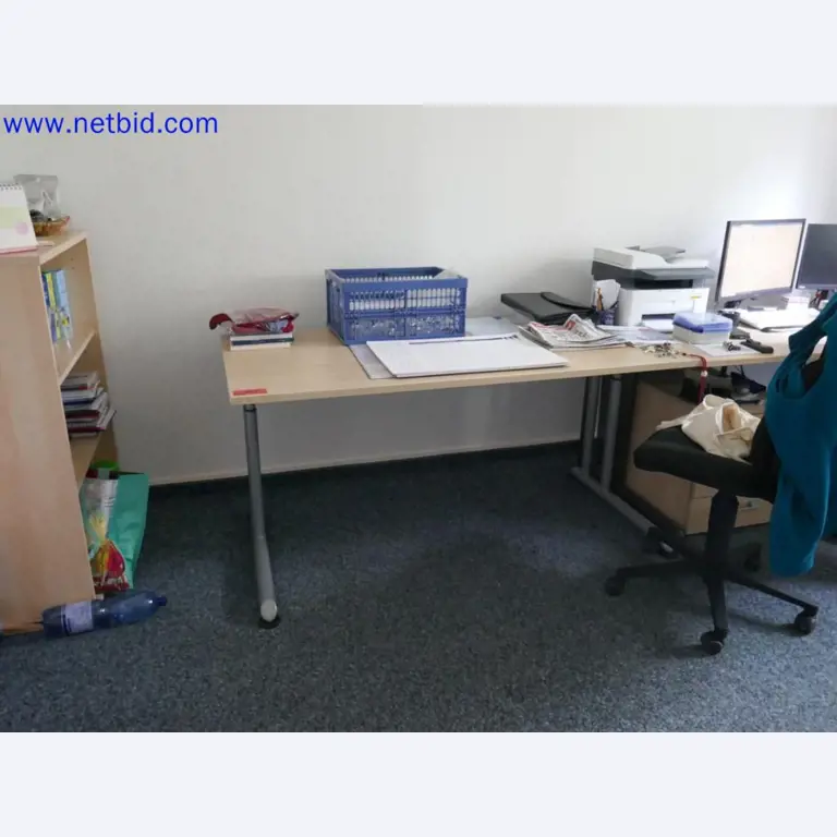 Dispositivos técnicos médicos, equipos y mobiliario de un hospital-1