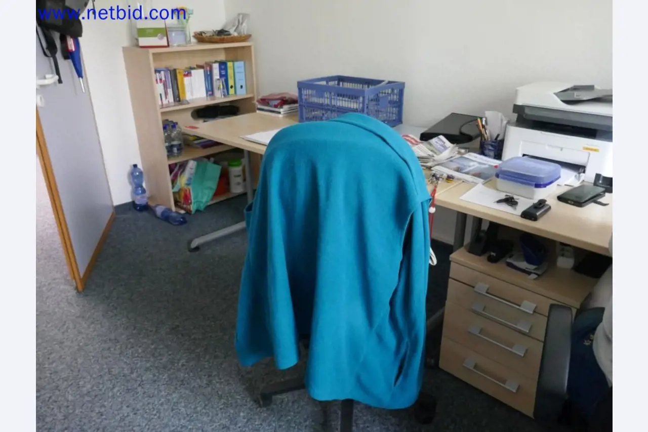 Dispositivos técnicos médicos, equipos y mobiliario de un hospital-2