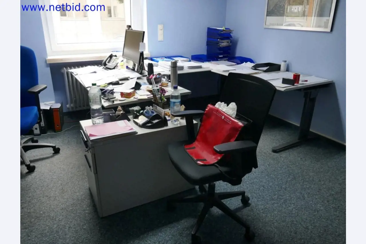 Dispositivos técnicos médicos, equipos y mobiliario de un hospital-2