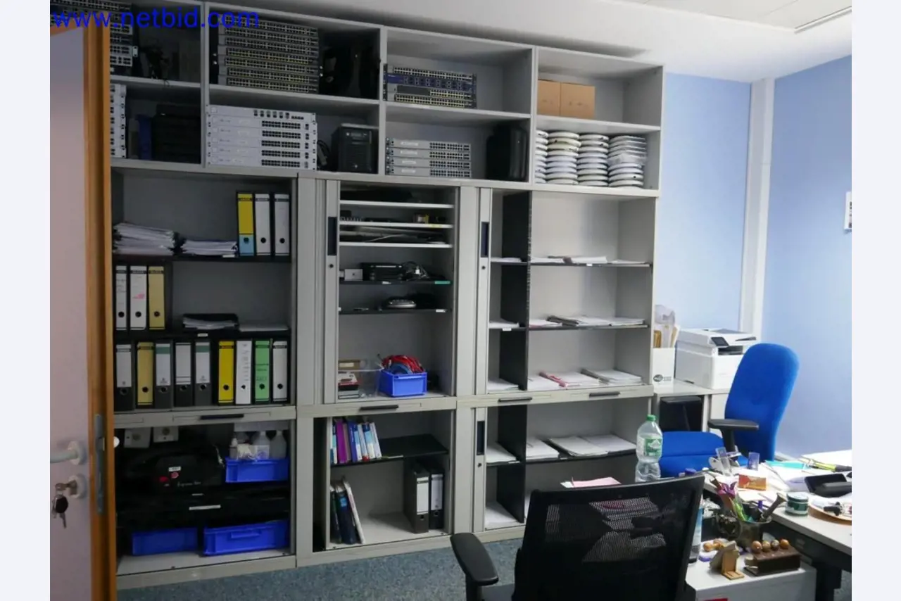 Dispositivos técnicos médicos, equipos y mobiliario de un hospital-3