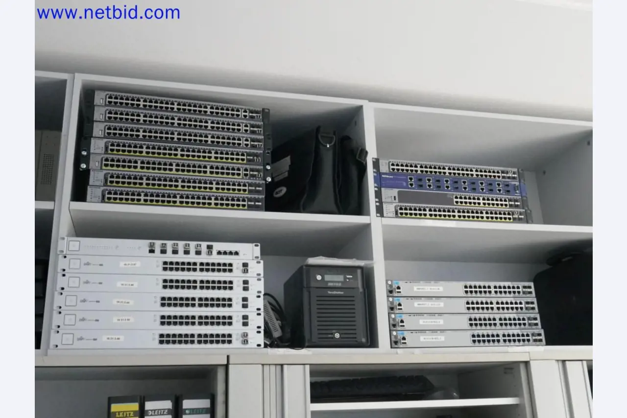 Dispositivos técnicos médicos, equipos y mobiliario de un hospital-6