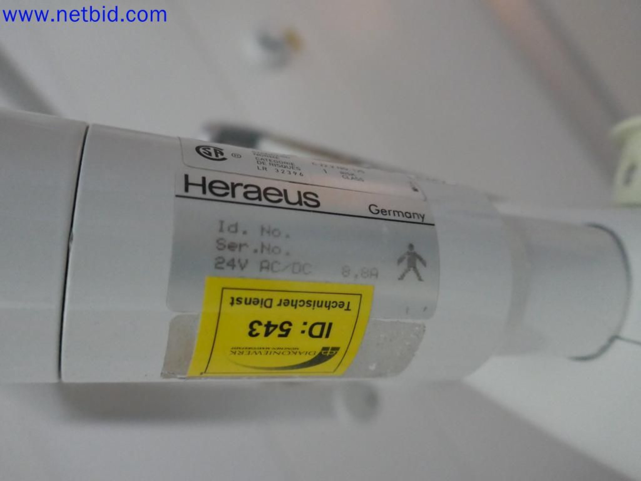 Medyczne urządzenia techniczne, wyposażenie i meble szpitalne-2