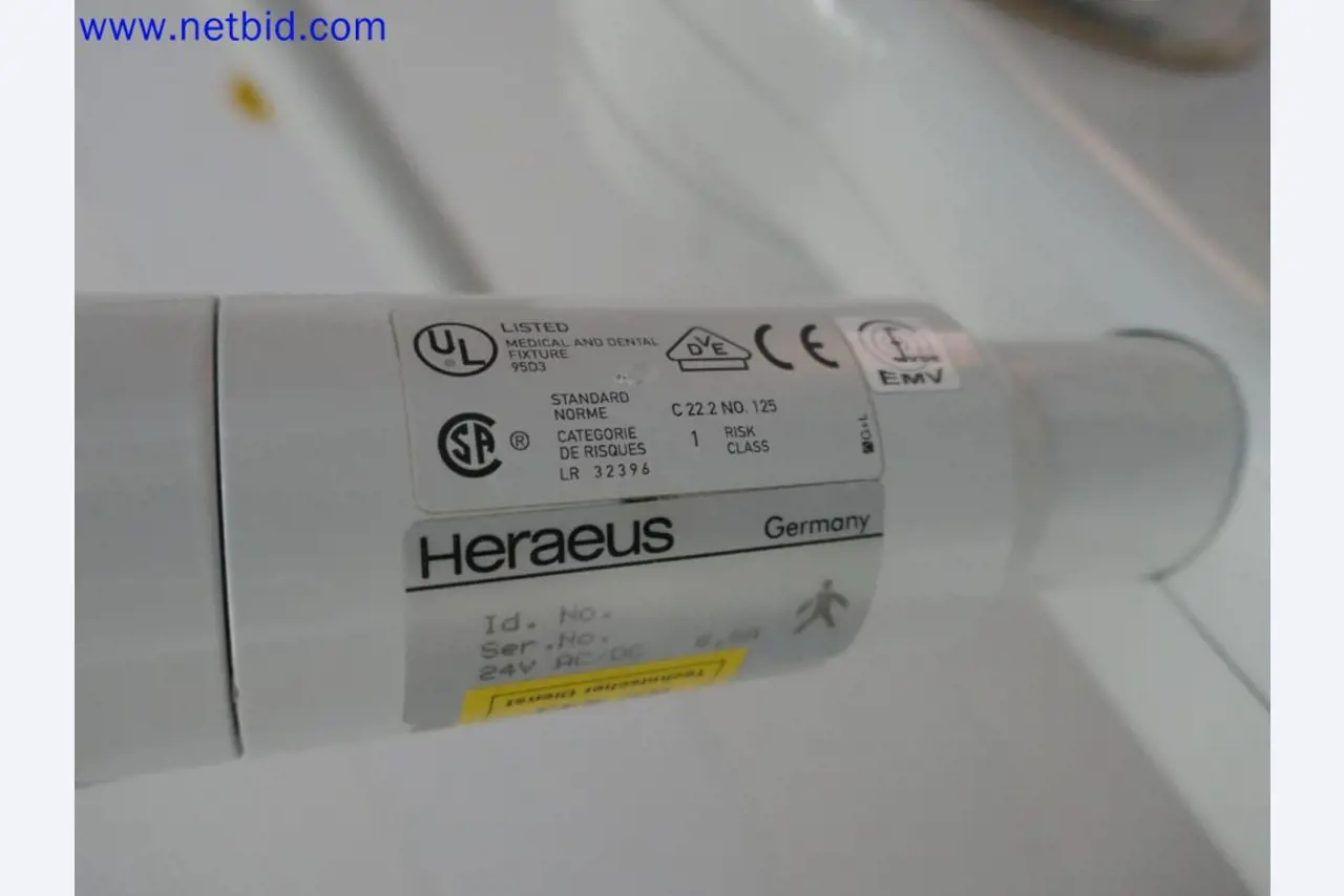 Medyczne urządzenia techniczne, wyposażenie i meble szpitalne-3