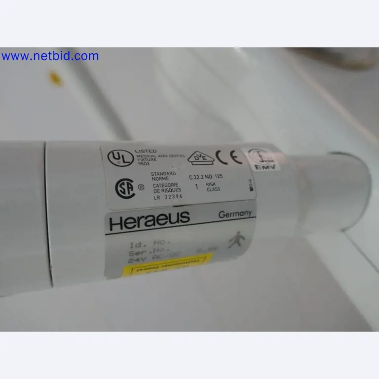 Medyczne urządzenia techniczne, wyposażenie i meble szpitalne-3