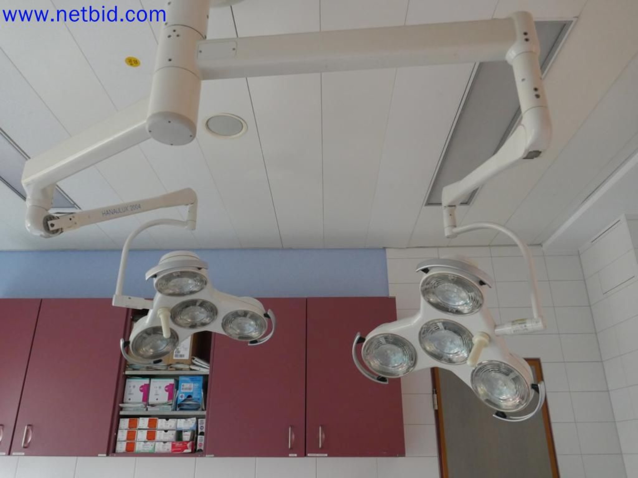 Medyczne urządzenia techniczne, wyposażenie i meble szpitalne-4