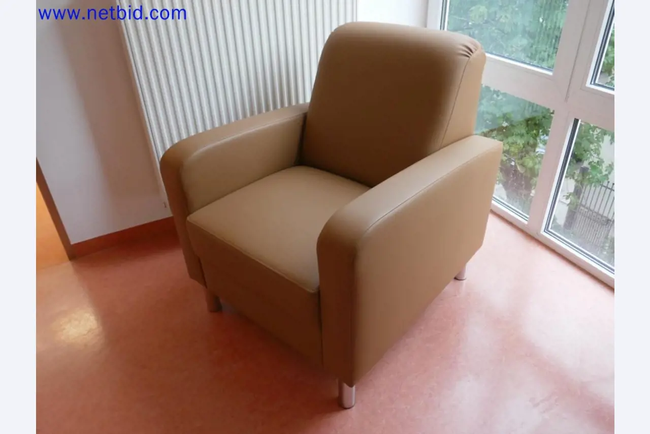 Medizinisch technische Geräte, Einrichtung und Mobiliar eines Krankenhauses-3