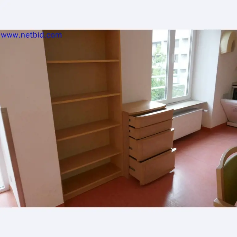 Medizinisch technische Geräte, Einrichtung und Mobiliar eines Krankenhauses-4