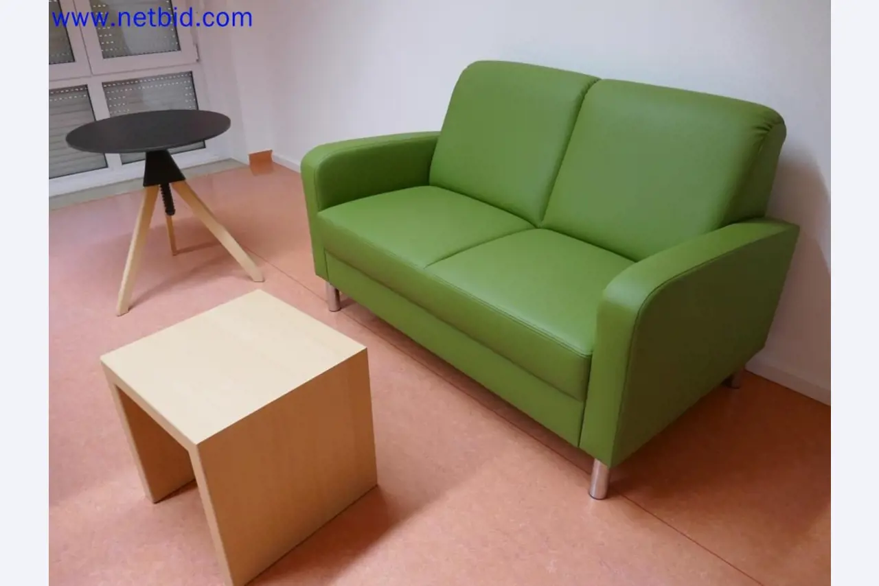 Medizinisch technische Geräte, Einrichtung und Mobiliar eines Krankenhauses-5