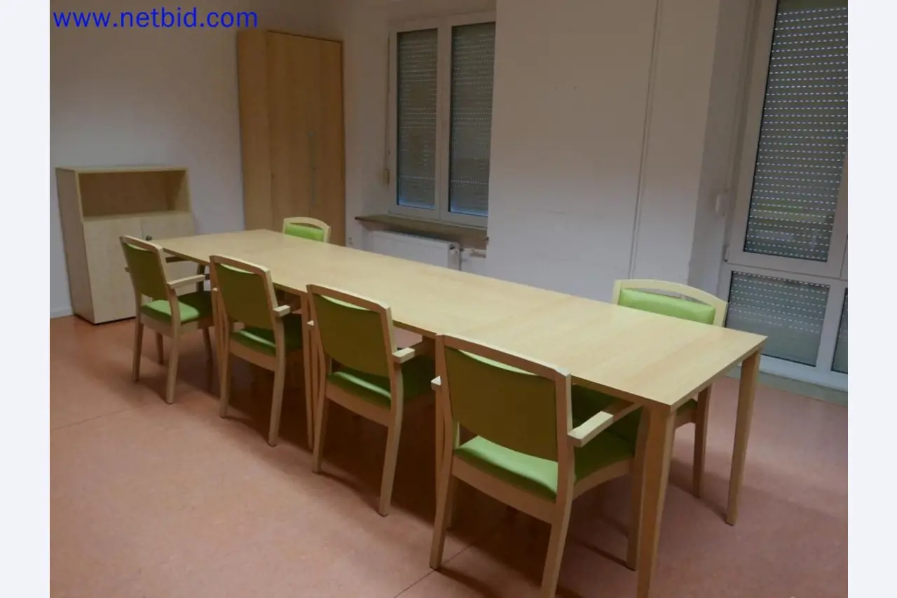 Medizinisch technische Geräte, Einrichtung und Mobiliar eines Krankenhauses-6