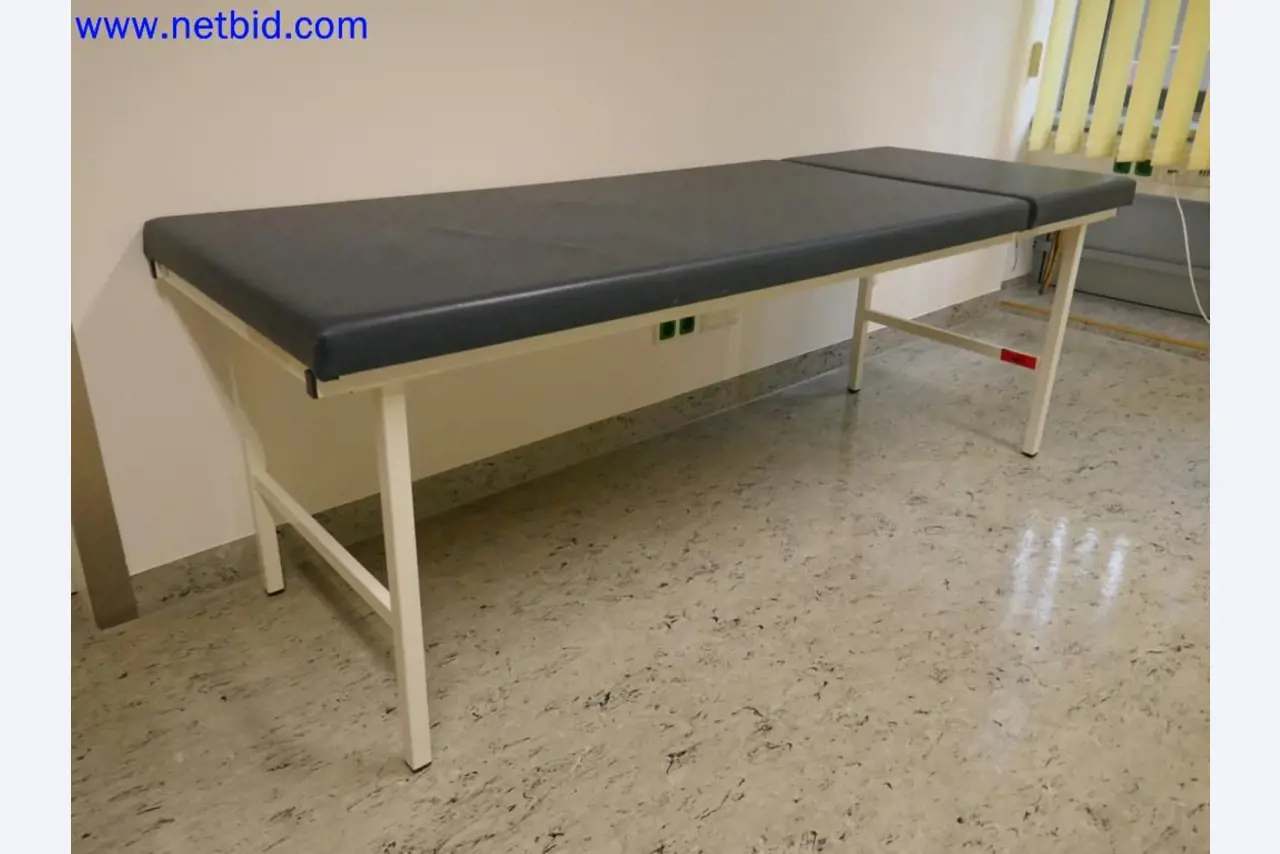 Medizinisch technische Geräte, Einrichtung und Mobiliar eines Krankenhauses-1