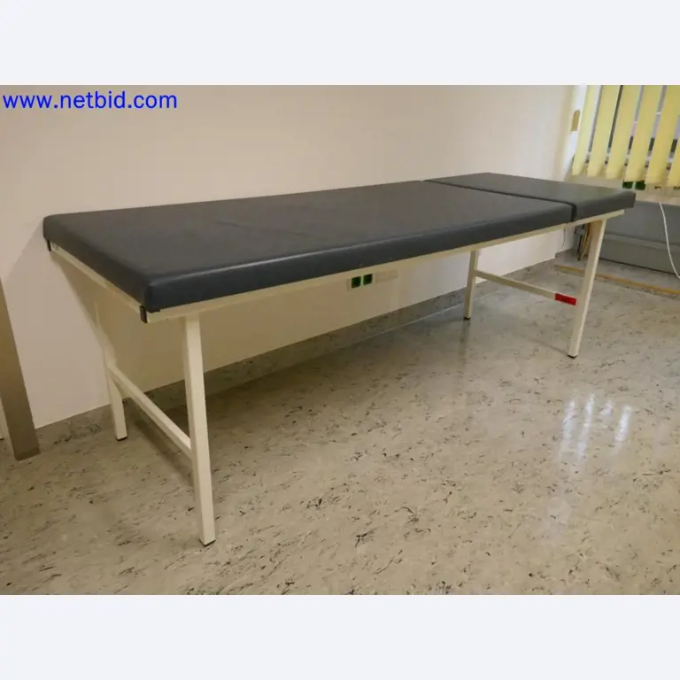 Medizinisch technische Geräte, Einrichtung und Mobiliar eines Krankenhauses-1