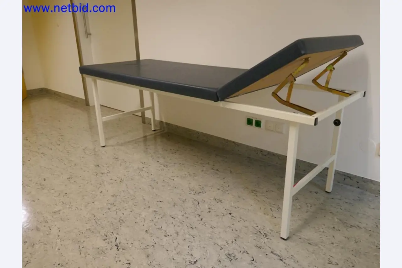 Medizinisch technische Geräte, Einrichtung und Mobiliar eines Krankenhauses-3