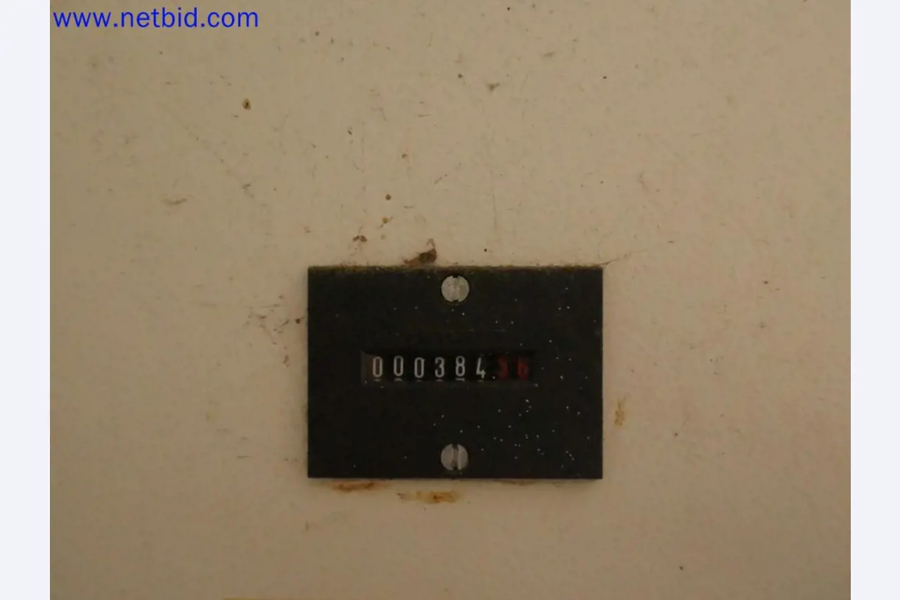 Medizinisch technische Geräte, Einrichtung und Mobiliar eines Krankenhauses-3