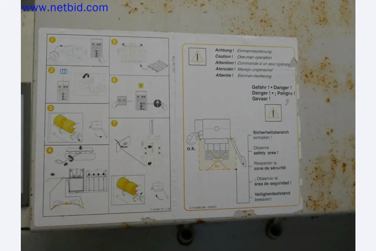 Medizinisch technische Geräte, Einrichtung und Mobiliar eines Krankenhauses-5