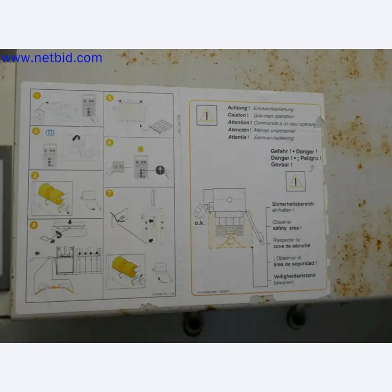 Medizinisch technische Geräte, Einrichtung und Mobiliar eines Krankenhauses-5