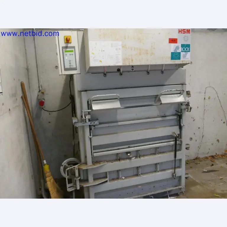 Medizinisch technische Geräte, Einrichtung und Mobiliar eines Krankenhauses-7