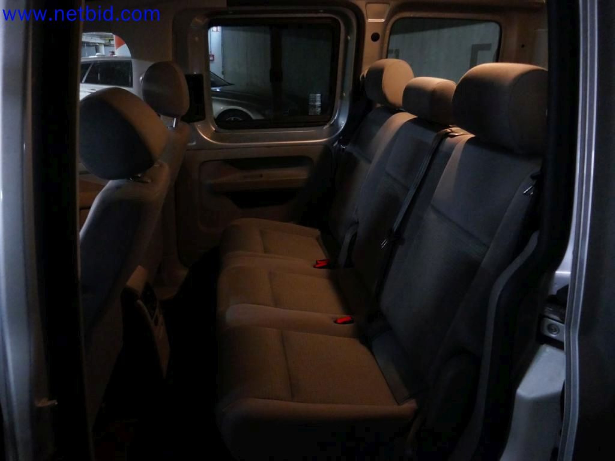 Medyczne urządzenia techniczne, wyposażenie i meble szpitalne-12