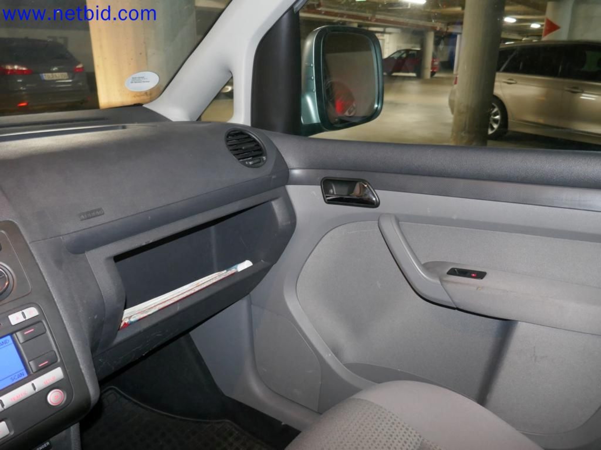 Medyczne urządzenia techniczne, wyposażenie i meble szpitalne-13