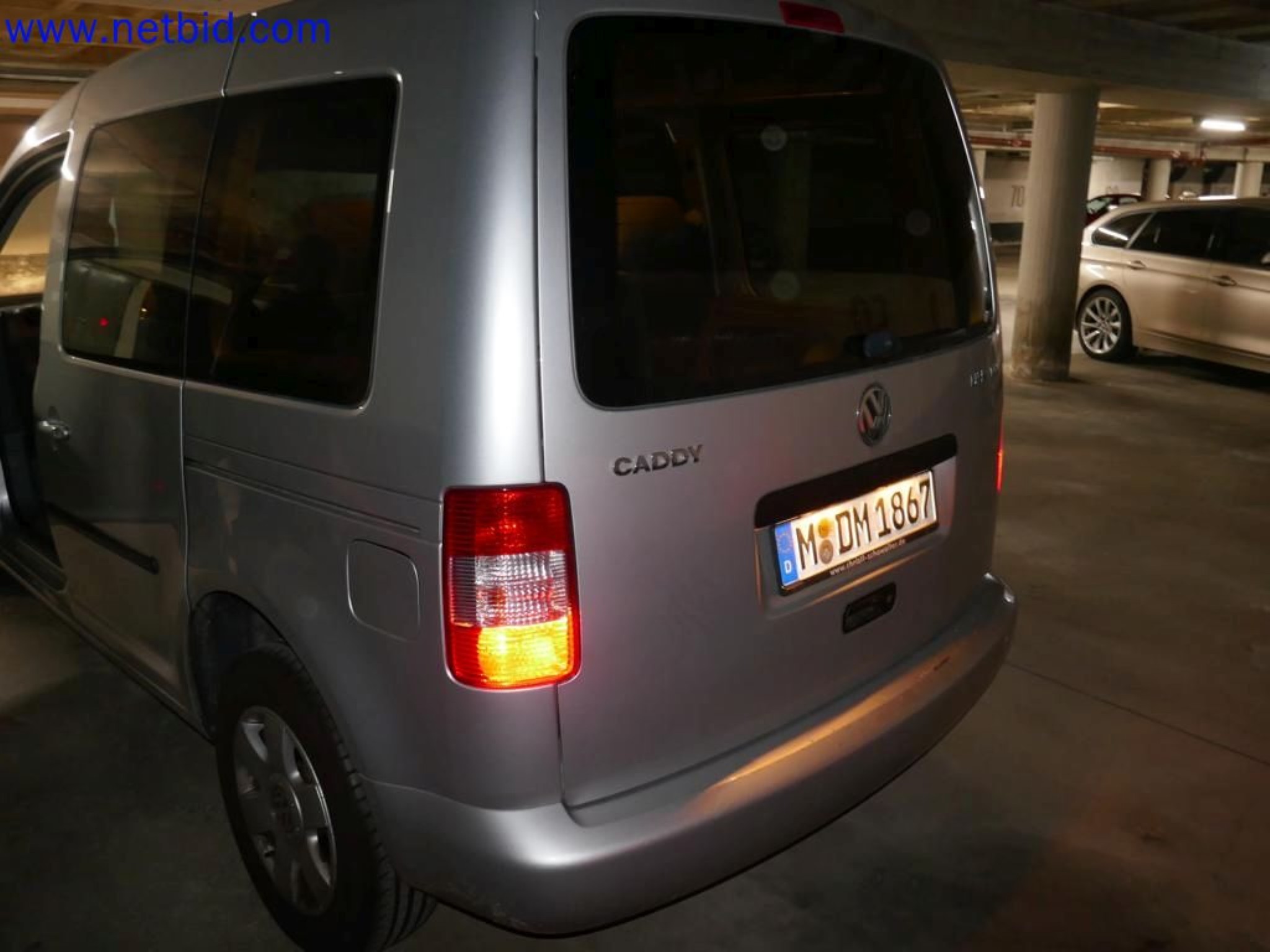 Medyczne urządzenia techniczne, wyposażenie i meble szpitalne-18