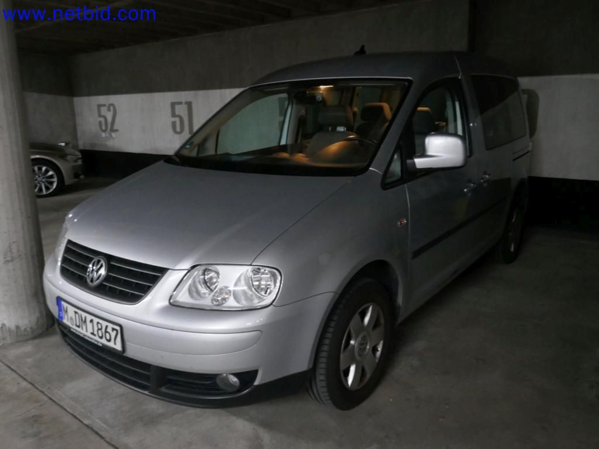 Medyczne urządzenia techniczne, wyposażenie i meble szpitalne-1