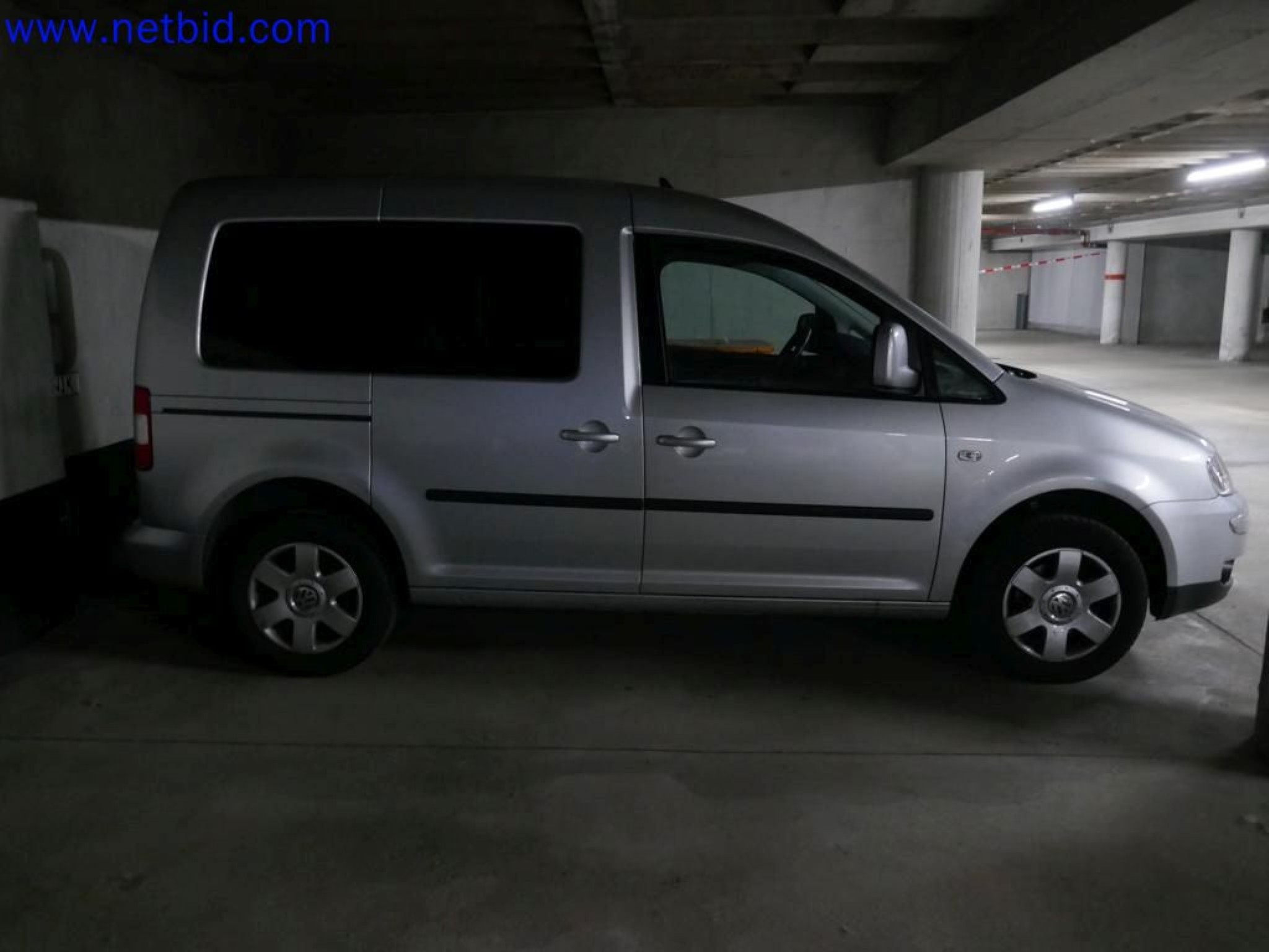 Medyczne urządzenia techniczne, wyposażenie i meble szpitalne-3