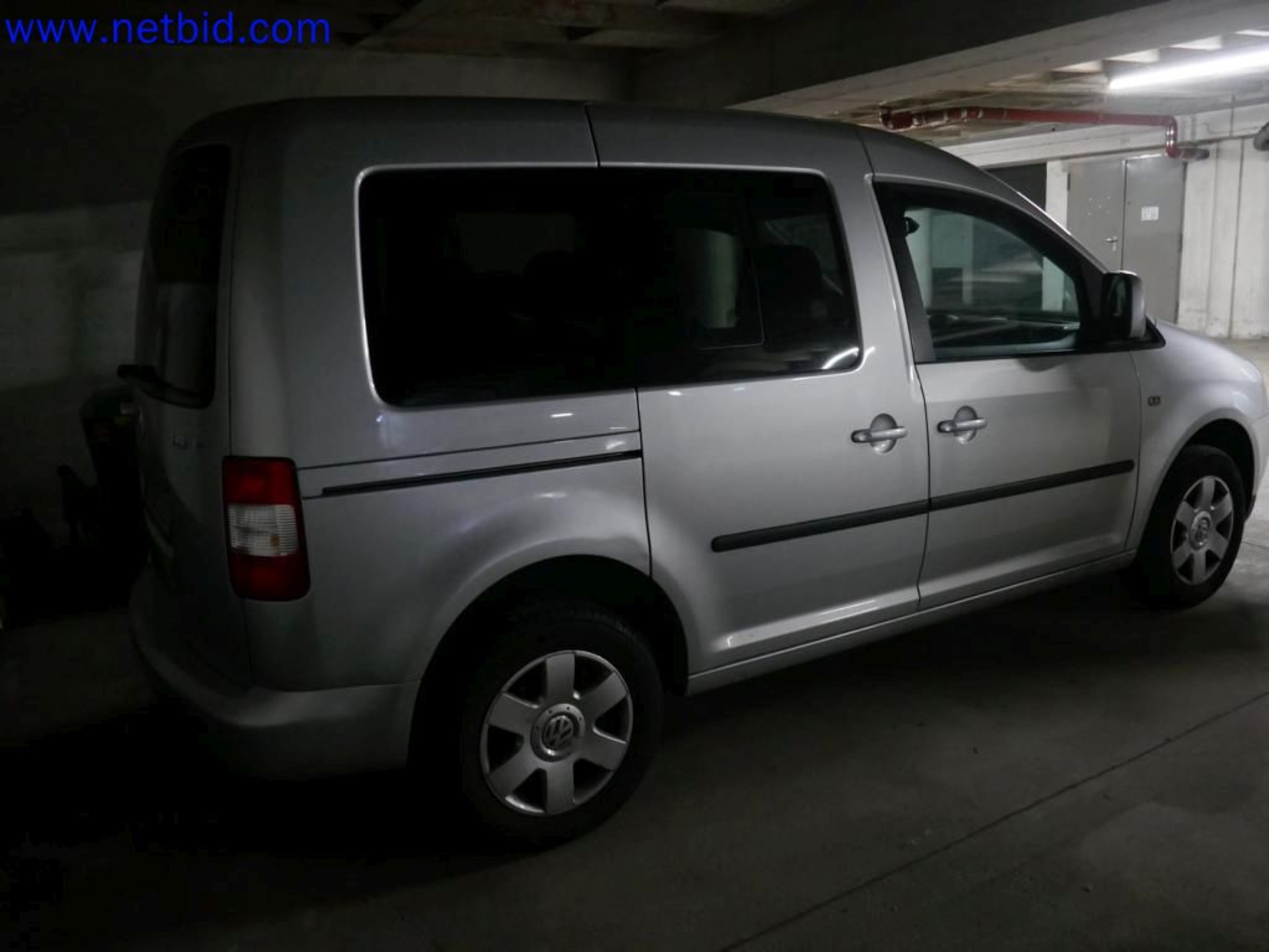 Medyczne urządzenia techniczne, wyposażenie i meble szpitalne-4