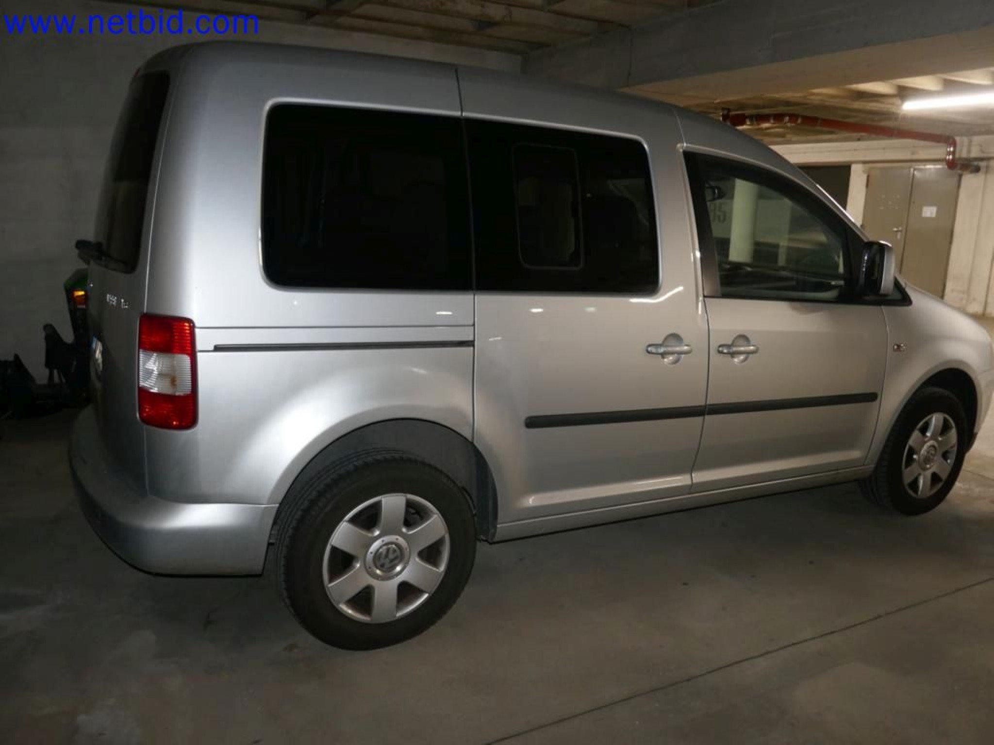 Medyczne urządzenia techniczne, wyposażenie i meble szpitalne-5