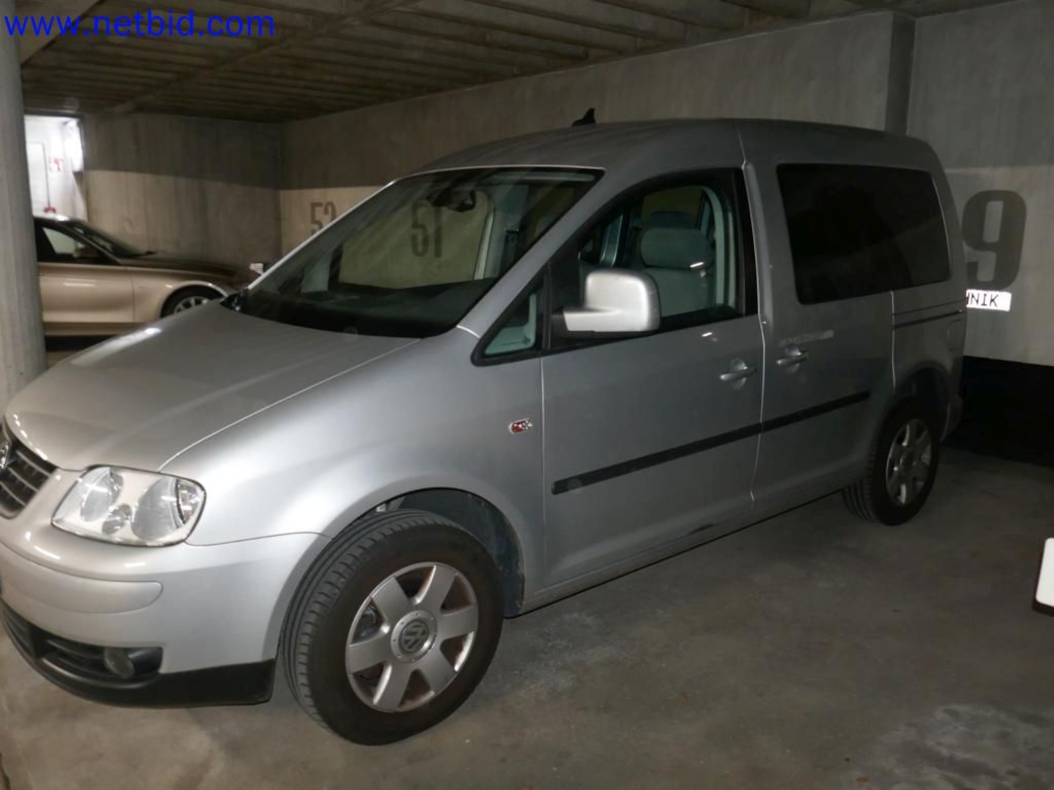 Medyczne urządzenia techniczne, wyposażenie i meble szpitalne-6