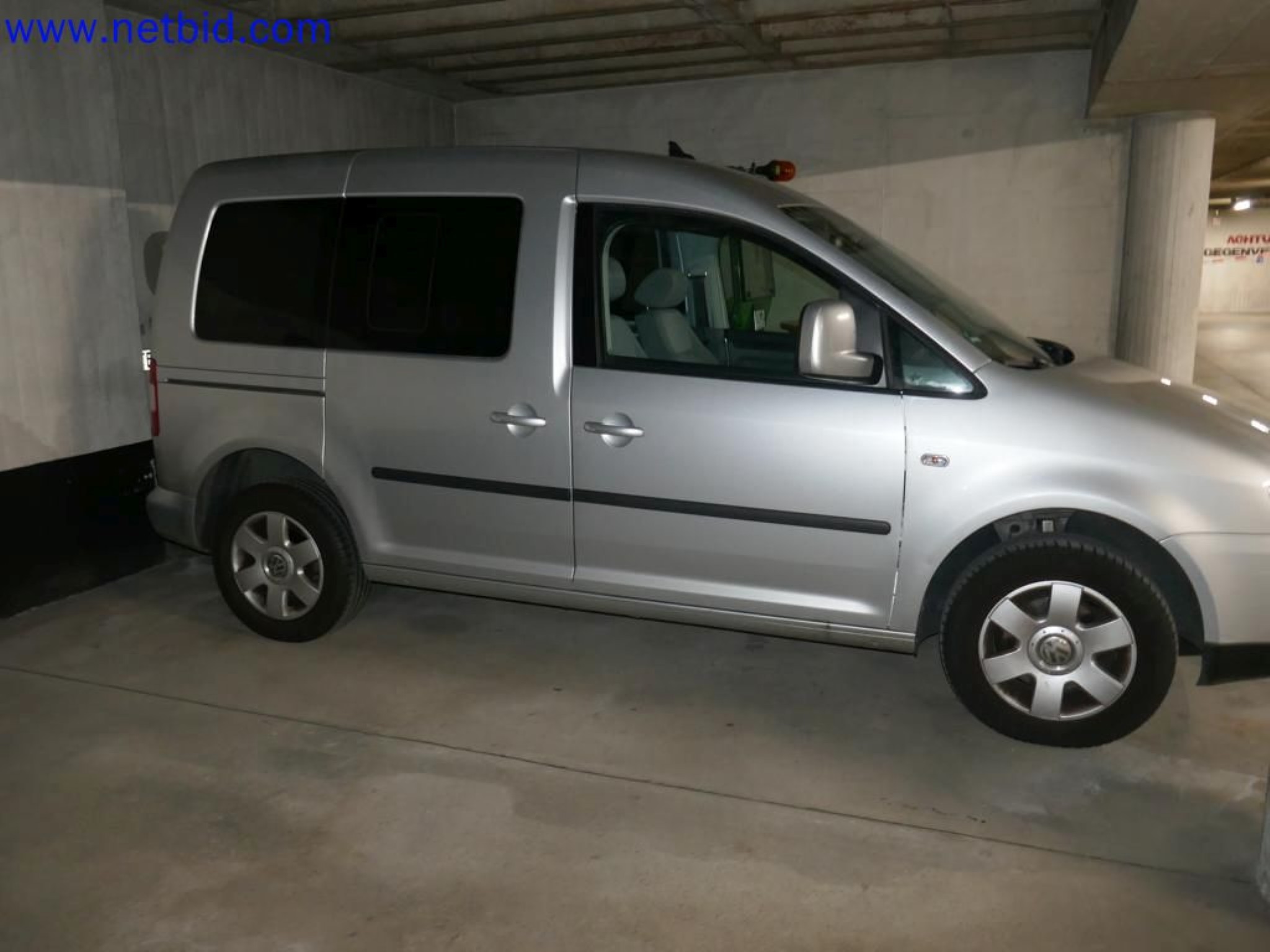 Medyczne urządzenia techniczne, wyposażenie i meble szpitalne-8