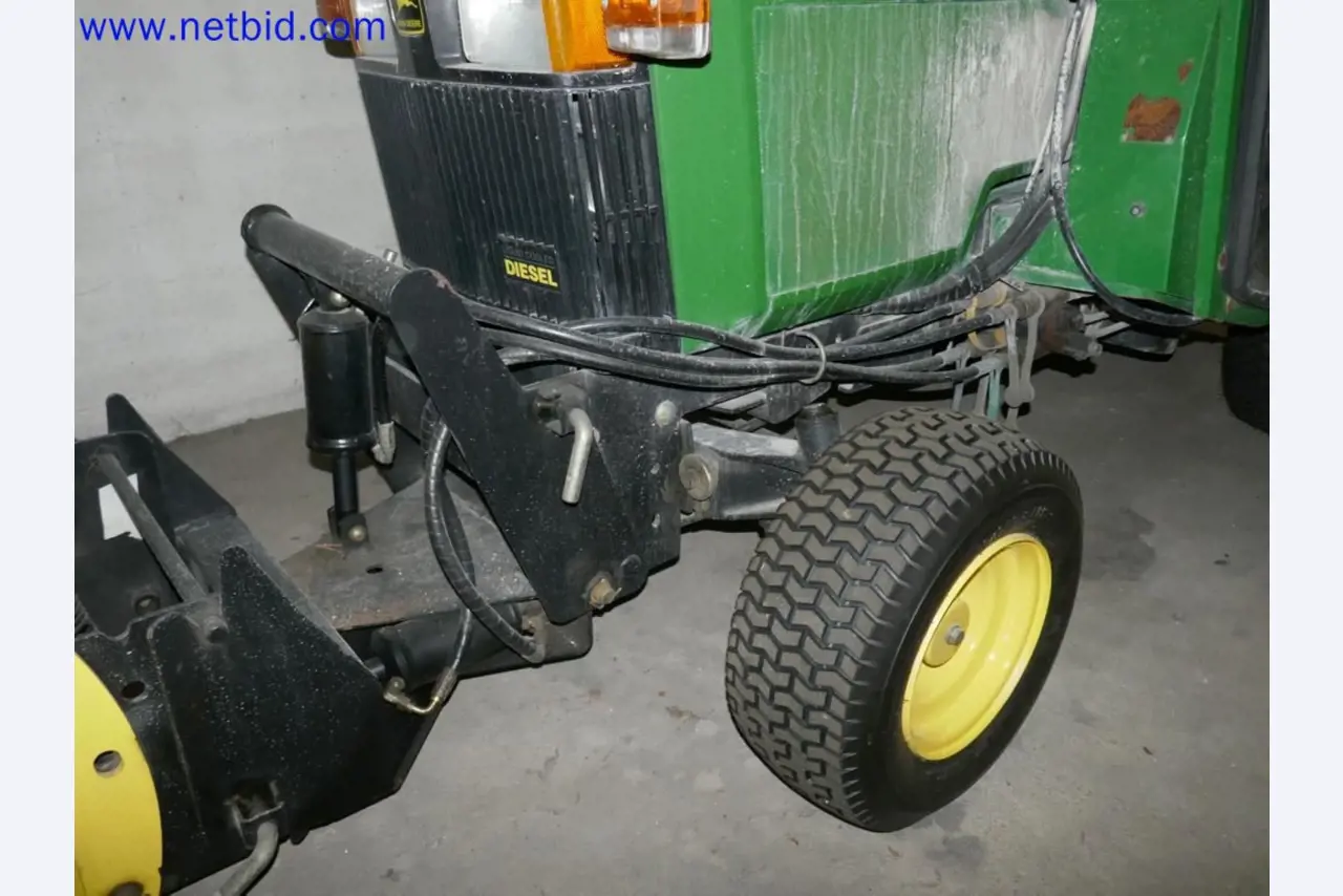 Medyczne urządzenia techniczne, wyposażenie i meble szpitalne-10