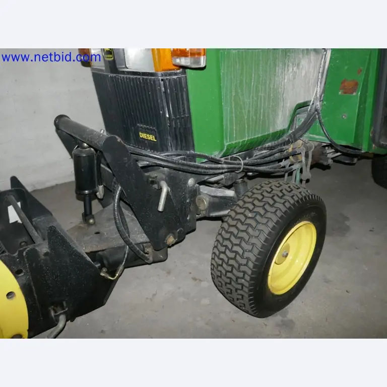 Medyczne urządzenia techniczne, wyposażenie i meble szpitalne-10