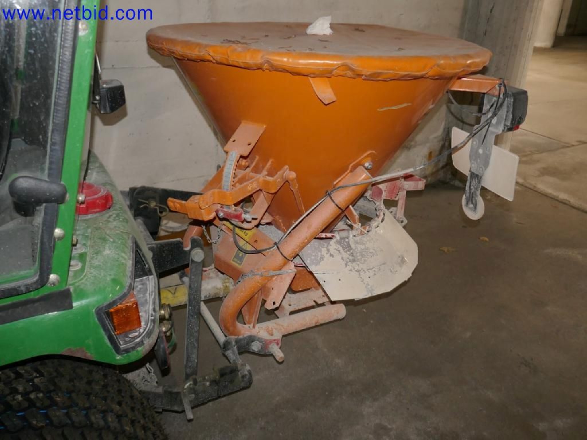 Medyczne urządzenia techniczne, wyposażenie i meble szpitalne-11